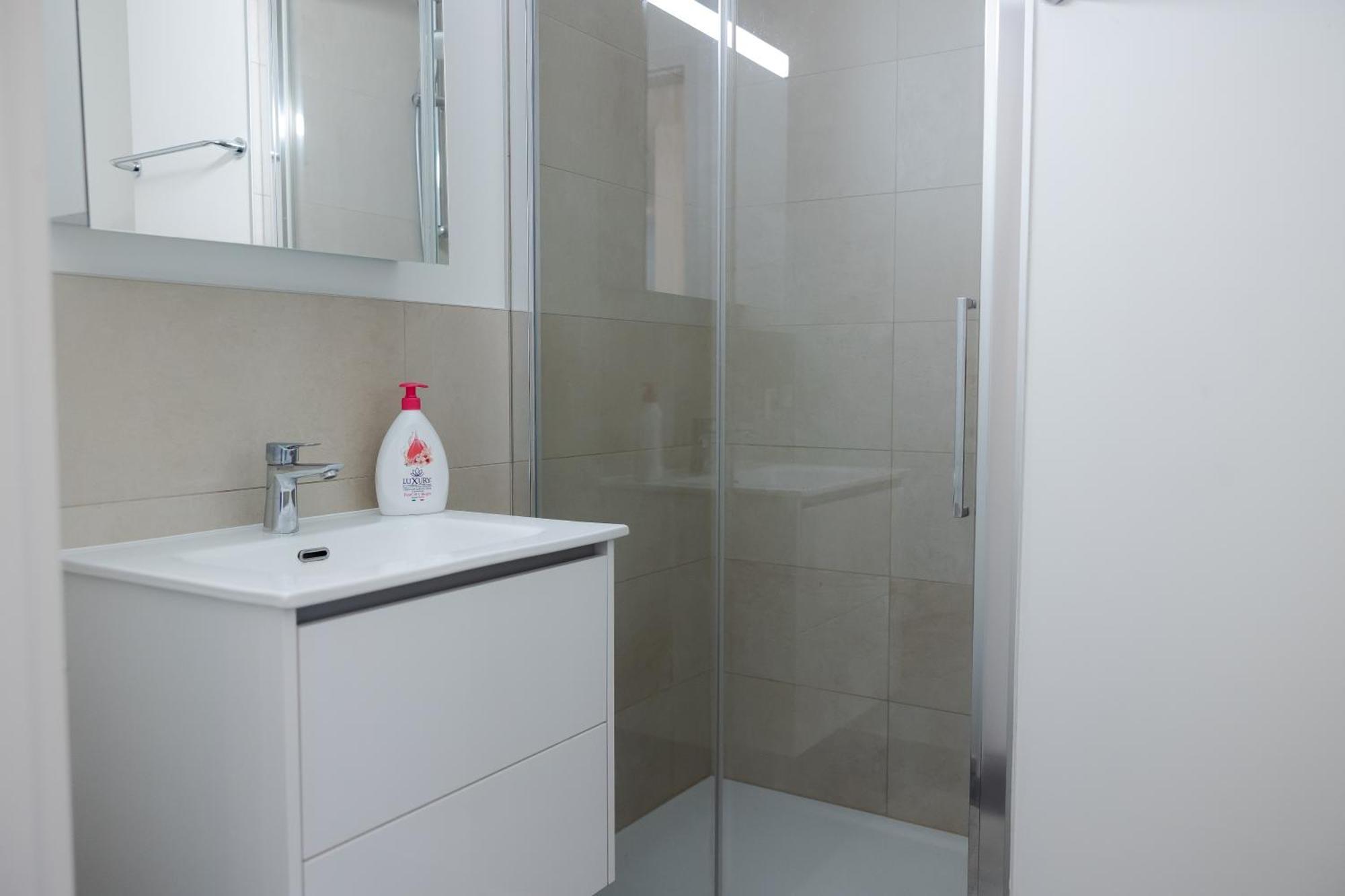 Five Stars Comfort Near The Lake Apartment *